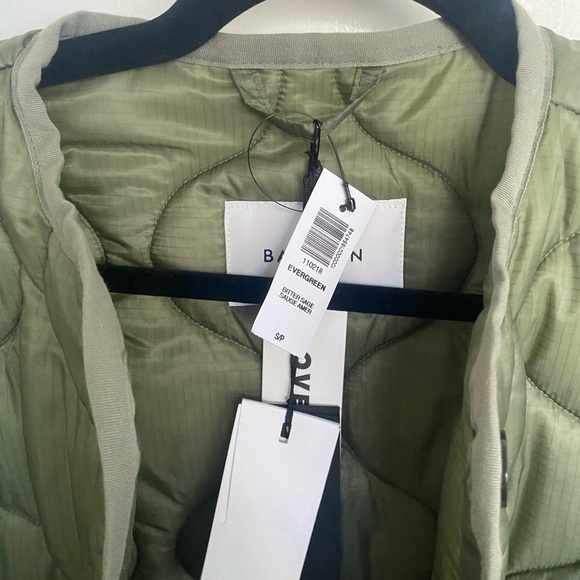 Aritzia Babaton Evergreen Quilted Jacket in green. Size small. NWT. - Picture 4 of 4